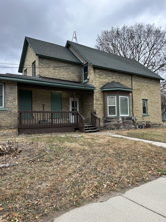 Building Photo - 701 9th Ave N