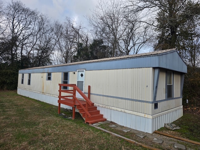 Building Photo - 308 Pepper St