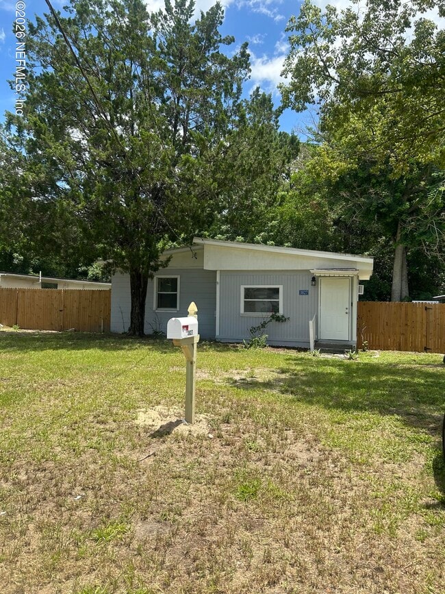 Building Photo - 3827 Eve Dr W