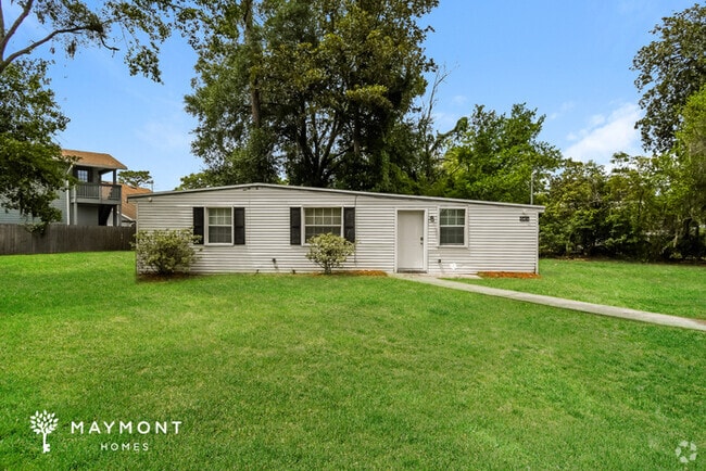 Building Photo - 10406 Pinehurst Dr Rental