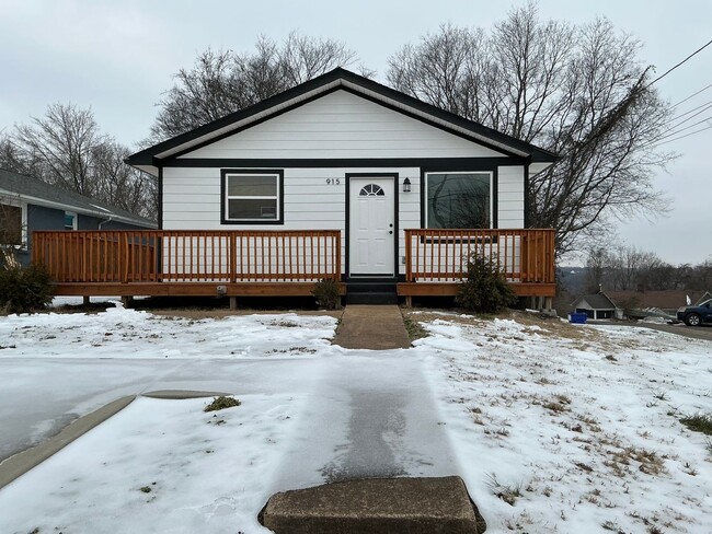 Building Photo - 915 Shearor St