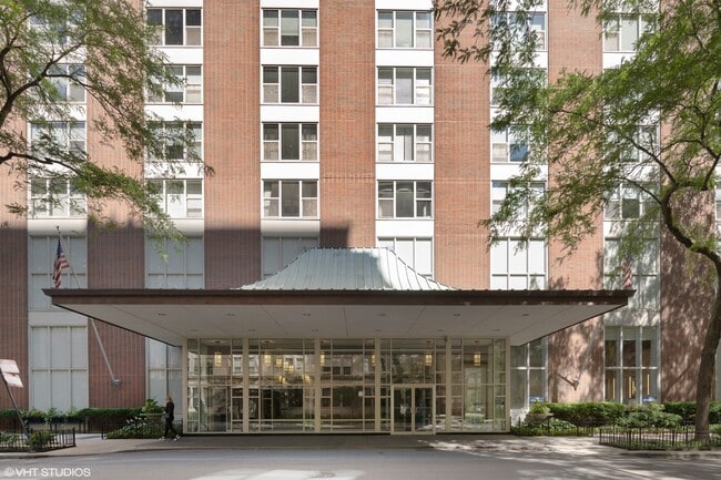 Building Photo - 1325 N State Pkwy Unit 13B