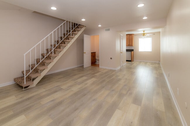 Building Photo - 127 N Everett St Unit #8