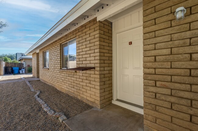 Photo - 2 BEDROOM 2 BATH SINGLE LEVEL 4-PLEX UNIT ...