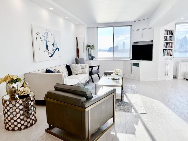 Photo - 377 Rector Pl Unit 9C