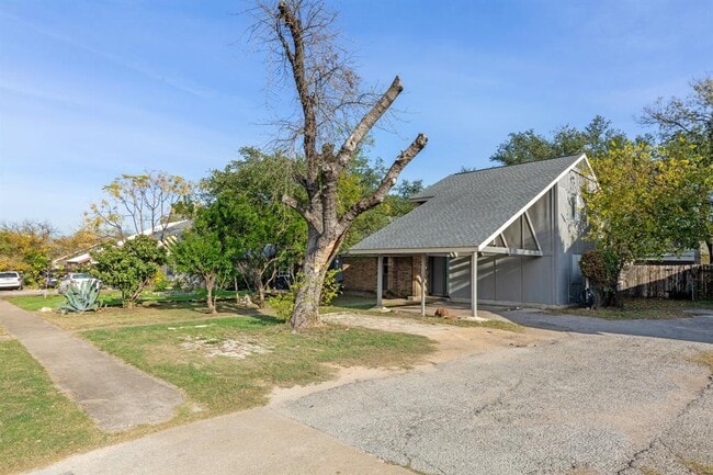 Photo - 6901 Woodhue Dr