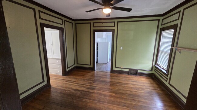 Photo - "Spacious 2 Bed in Cleveland Heights !" Unit 1