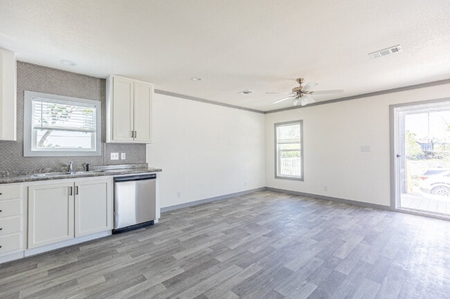Photo - 193 Live Oaks St Apartment Unit 6