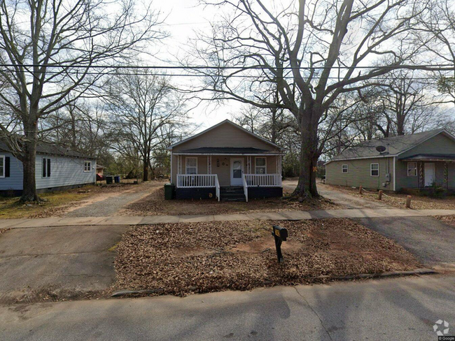 Building Photo - Newly Renovated!! Rental