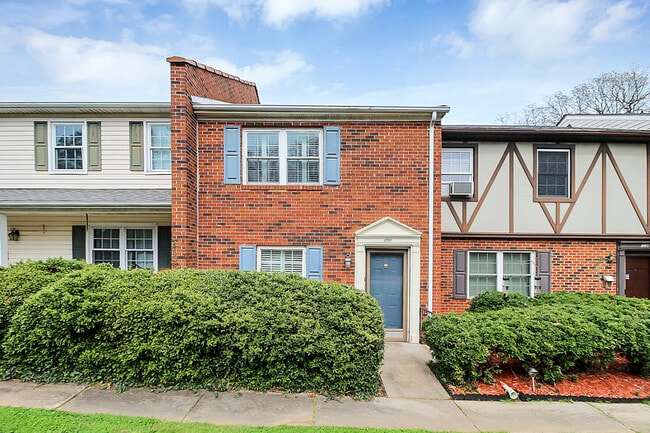 Building Photo - 11111 Park Rd