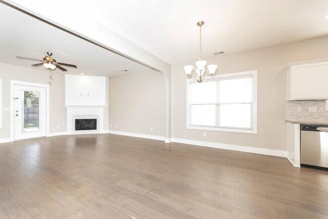 Photo - 4112 Stark St