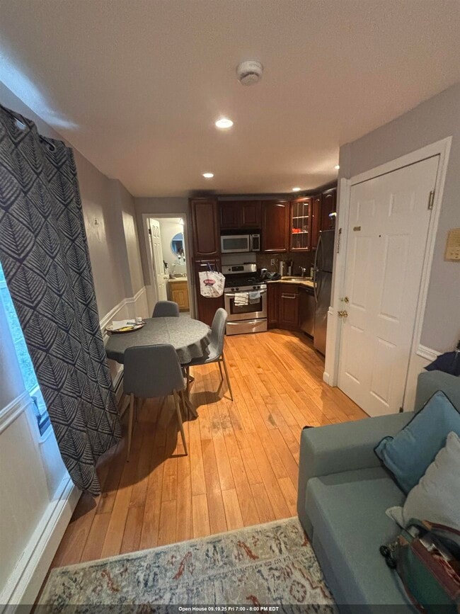 Building Photo - 118 Brunswick St Unit 3L Rental