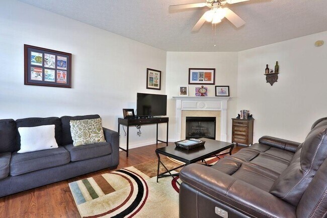 Photo - 3709 Hutchinson Trace Dr