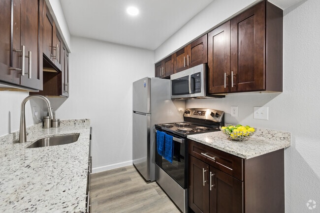 1BR, 1BA - 775SF - Kitchen