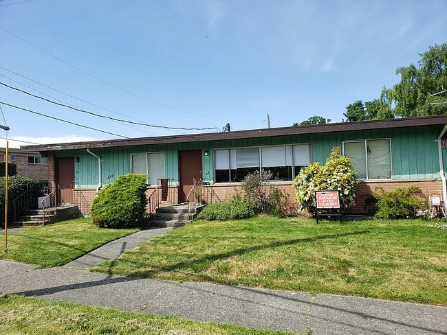 Building Photo - 1495 Unit 3