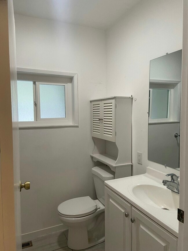 Photo - 7949 Earl St