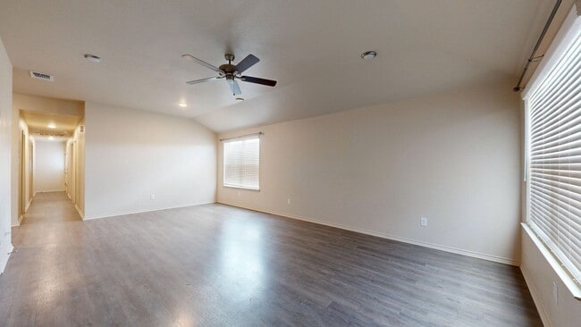 Photo - stunning 3-beds, 2-baths home located in t...
