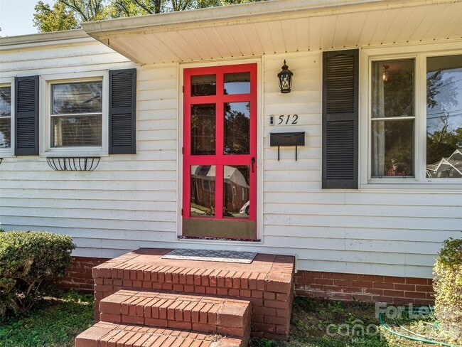Photo - 512 Hollis Rd