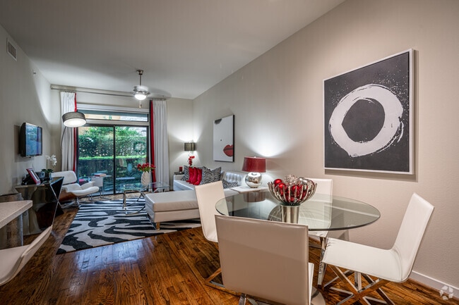 1BR, 1BA - 941SF