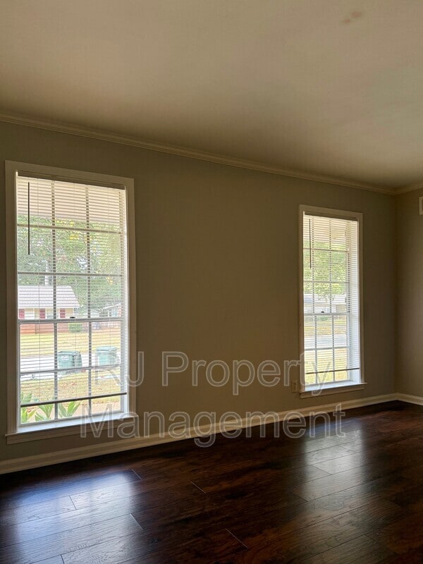 Photo - 3086 Estes St