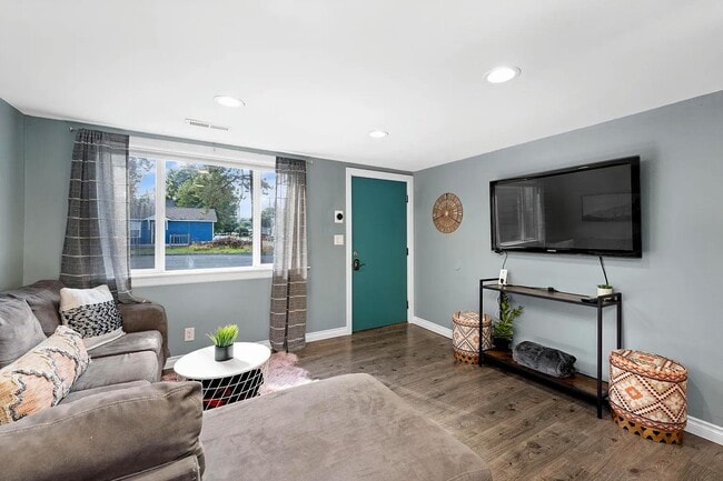 Photo - 1101 E Stiner Ave