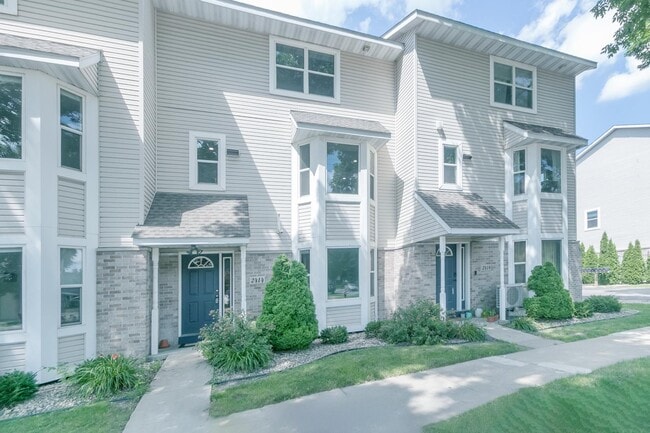 Photo - 2414 Commercial Ave