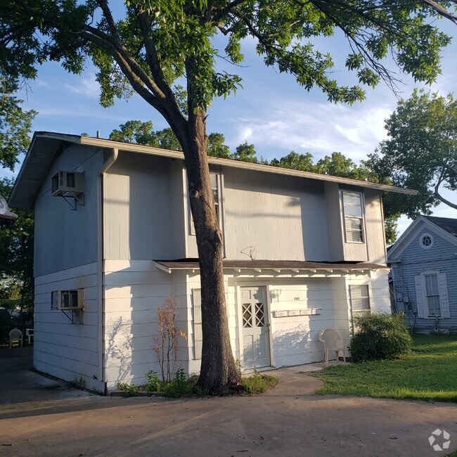 Building Photo - 809 W 4th St Unit A Rental
