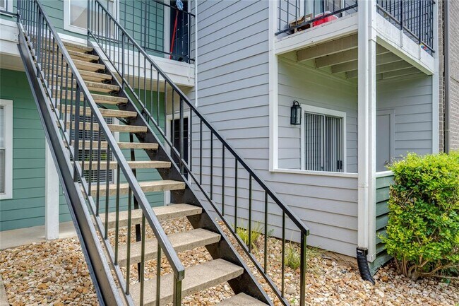 Photo - 12166 Metric Blvd Unidad 129