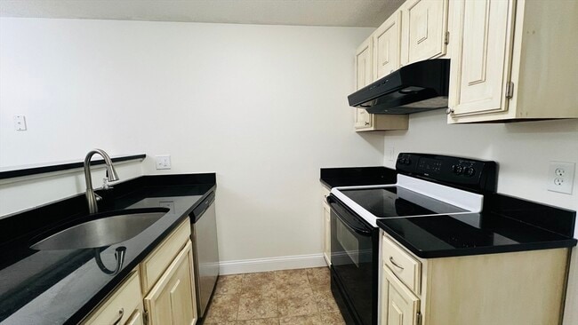 Photo - 18 Walden Dr Unit 4