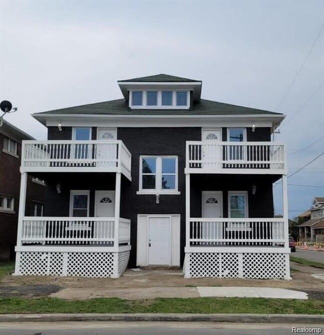 Photo - 2490 Woodmere St House
