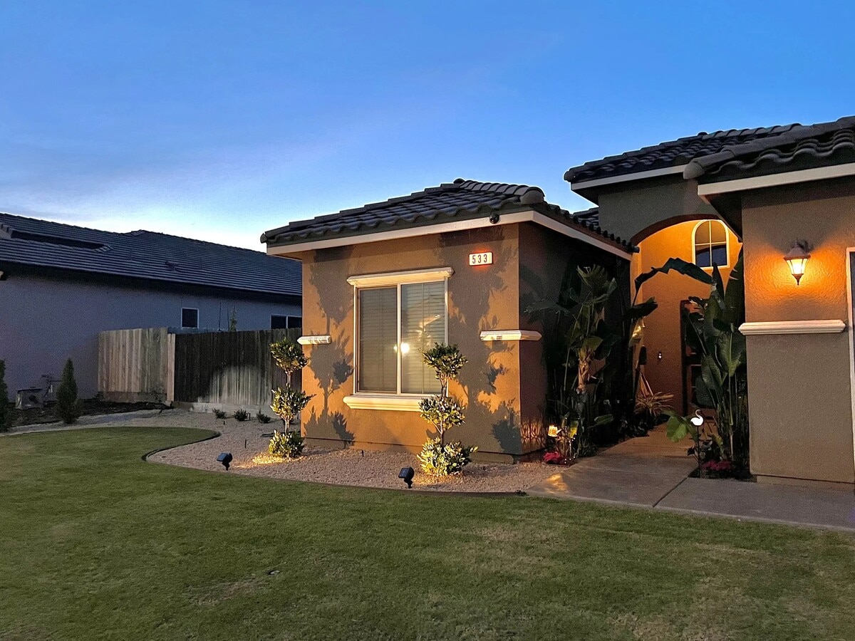 Frente - 533 St Julien Dr