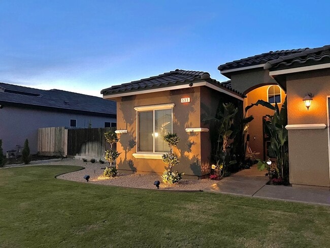 Building Photo - 533 St Julien Dr