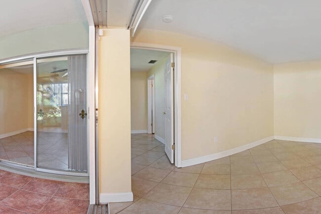 Building Photo - 5652 Eichen Cir