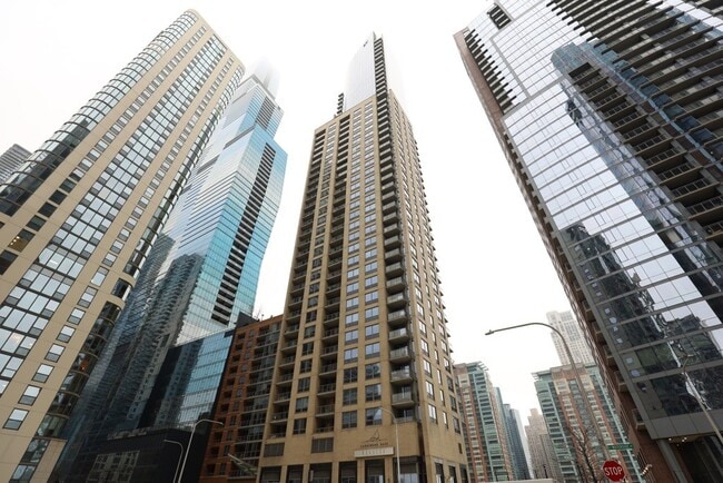 Building Photo - 420 E Waterside Dr Unit 2061