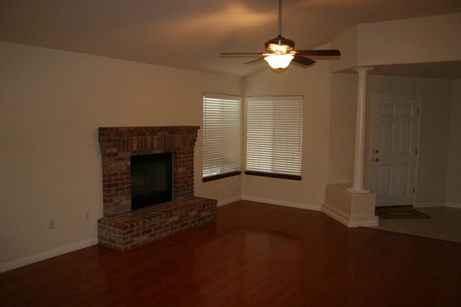 Photo - 8111 Ipswich Way