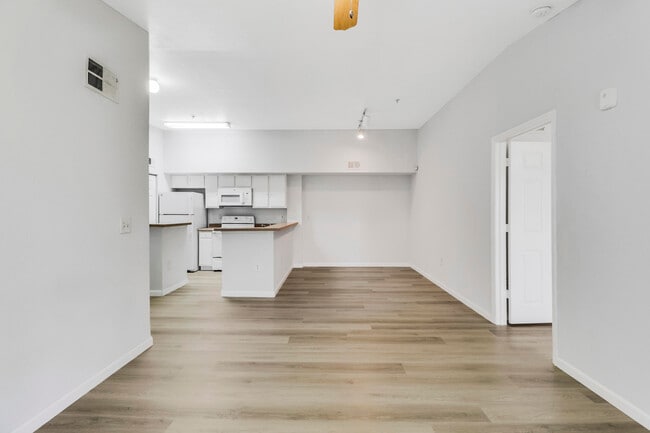 Photo - 181 SW Palm Dr Unidad 304