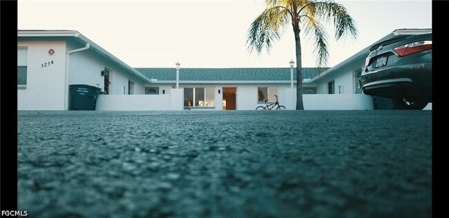 Building Photo - 1214 SE 8th Ave Unit 4