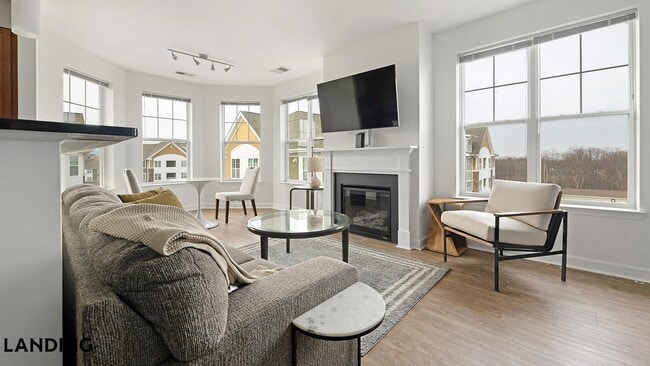 Building Photo - 909 Mansion Dr