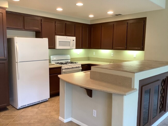 Building Photo - 2 Bedroom Townhome in the Canterra Community of Scripps Ranch
