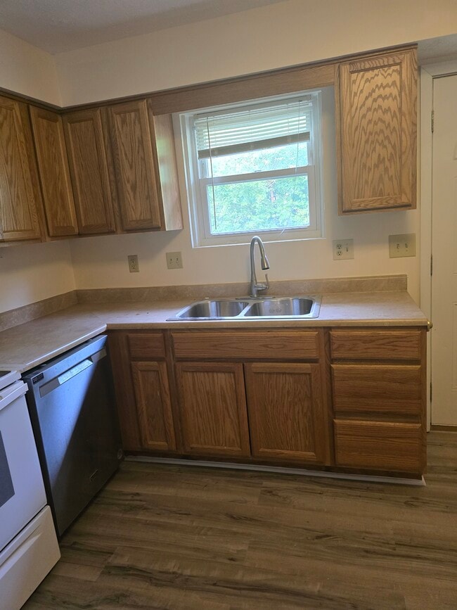 Photo - 941 Wittenberg Dr Unit B