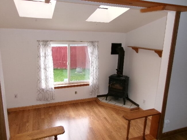 Photo - NIce 2 bed, 1 bath with small shop close to recreation