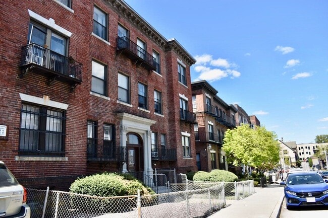 Building Photo - 46 Park Vale Ave Unit 2