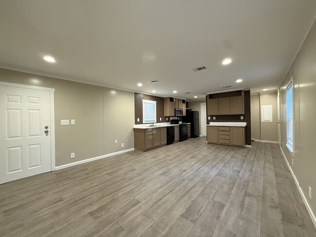 Photo - 118 E Semands St