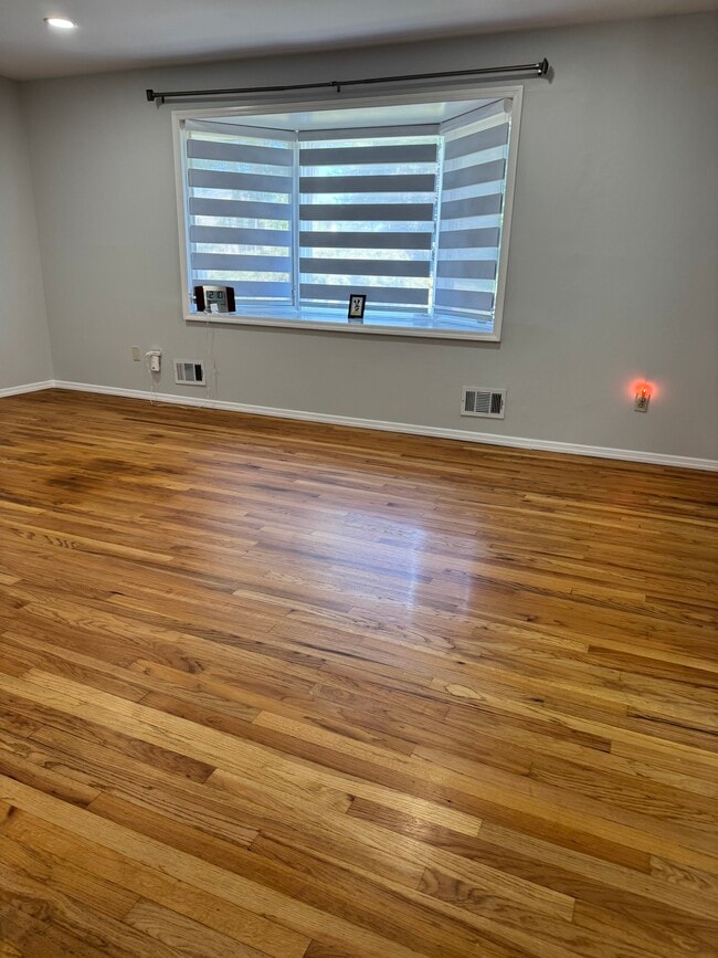Photo - 824 Nelson Pl