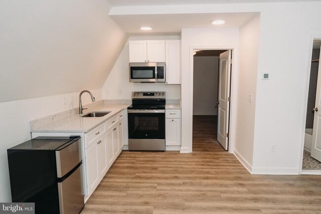 Photo - 380 Broadview Ave Unit 2