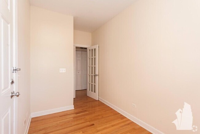 Building Photo - 1 bedroom in Chicago IL 60657 Unit 3252-W3 Rental