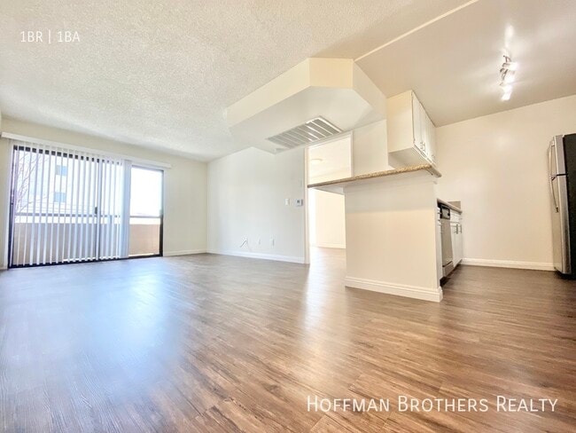 Building Photo - 1725 Grismer Ave