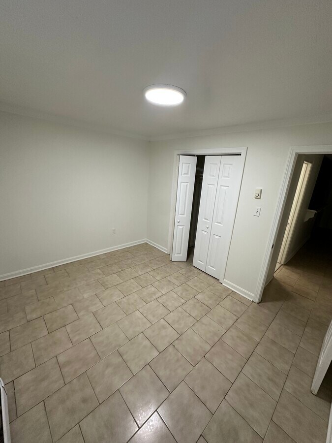 Photo - 594 American Legion Hwy Unidad 4