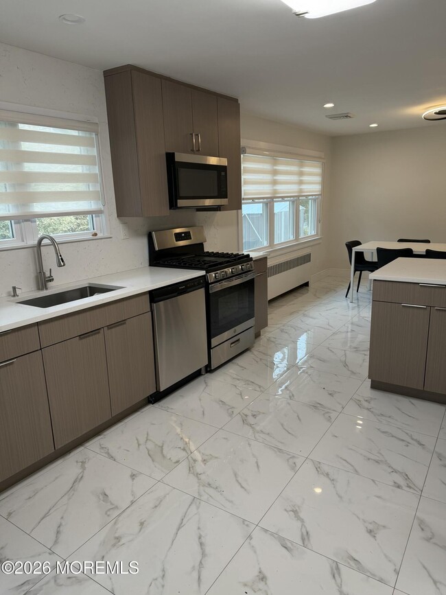 Photo - 2025 Lesser Pkwy