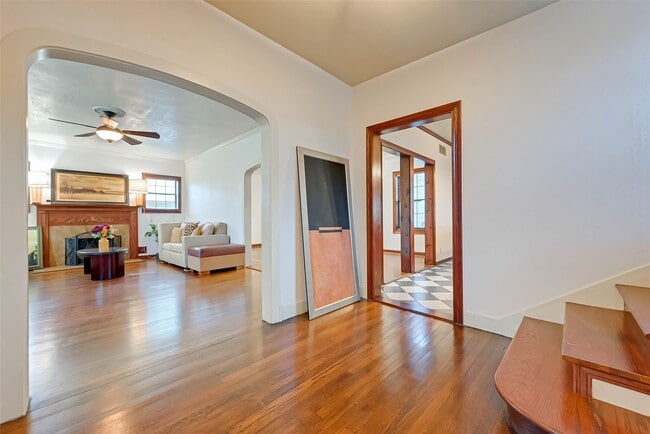 Photo - 2412 Oakdale St